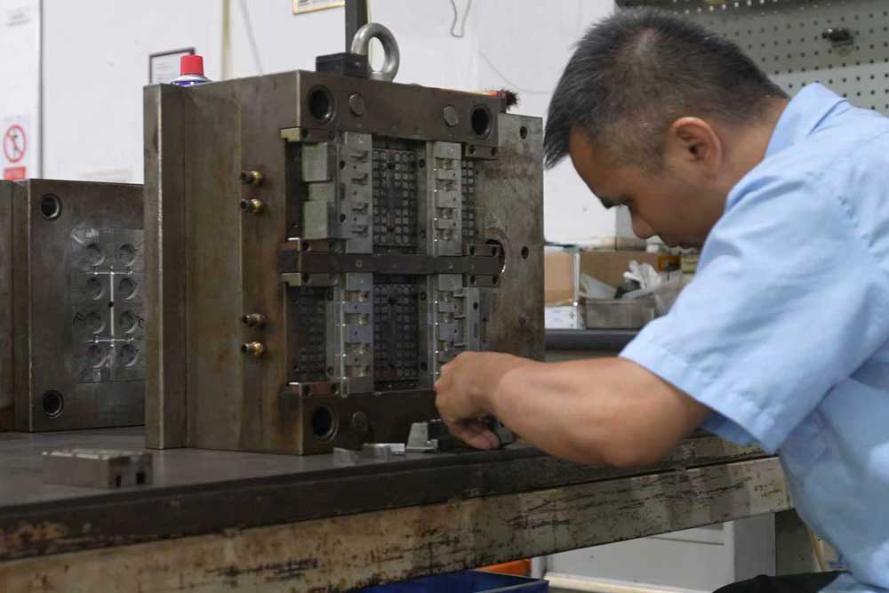 廠區(qū)車(chē)間